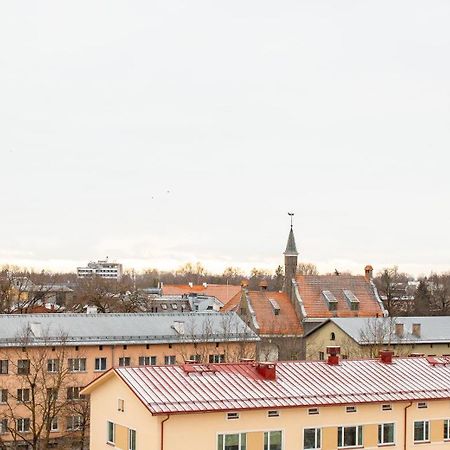 City Center Apartment Aida Pärnu Buitenkant foto